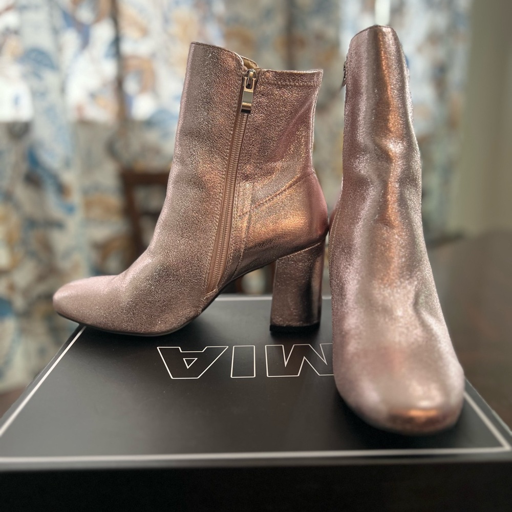 MIA Metallic Rose Gold Ankle Booties with Block Heel 8.5 M